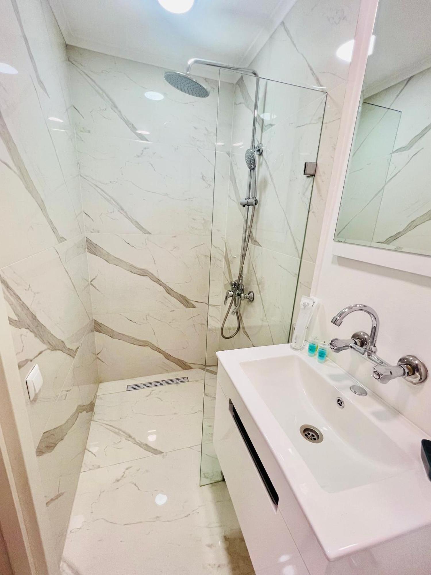 Opera Boutique Hotel Tiflis Dış mekan fotoğraf